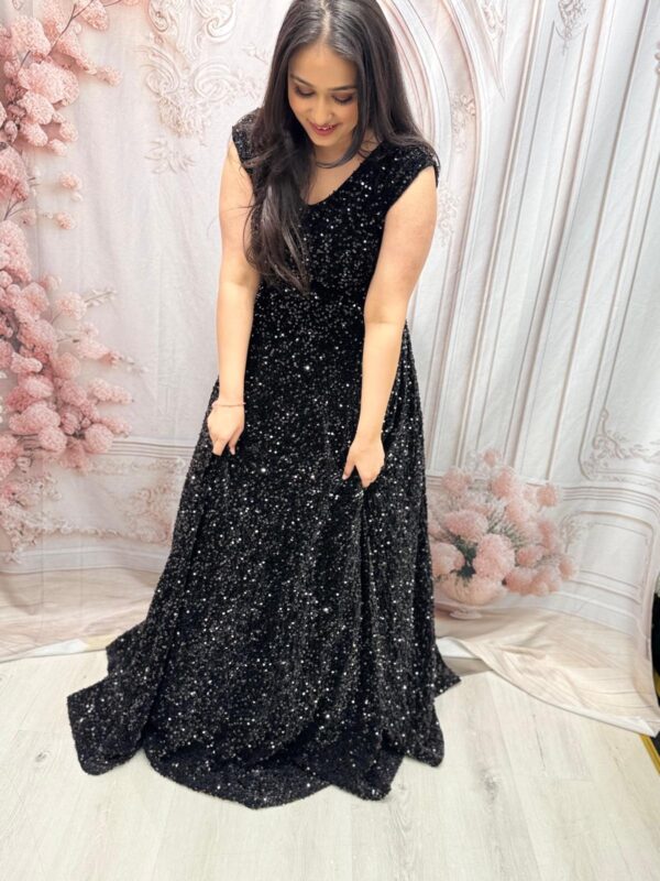 Black valvet dress