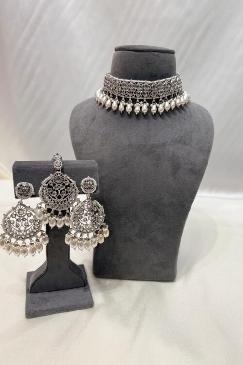 pearl choker